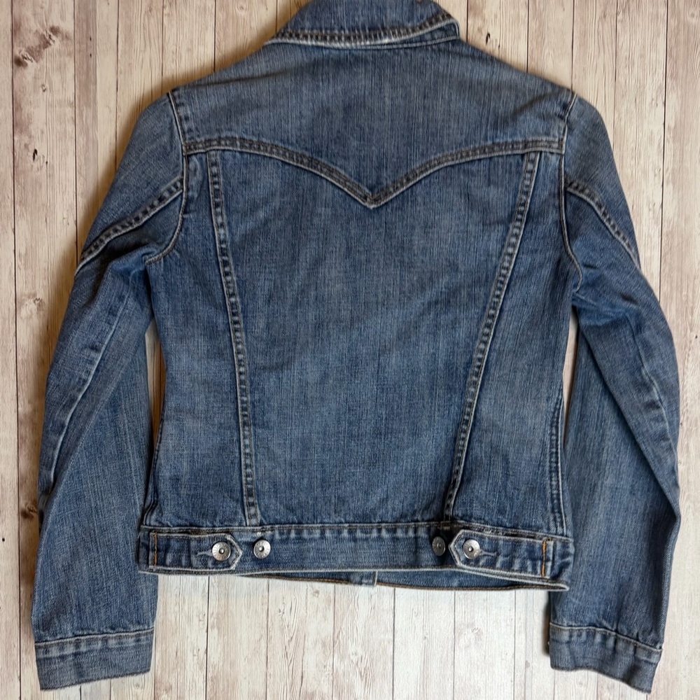 Gap 1969 Medium Wash Distressed Denim Trucker Jacket 2006 - Picture 6 of 8
